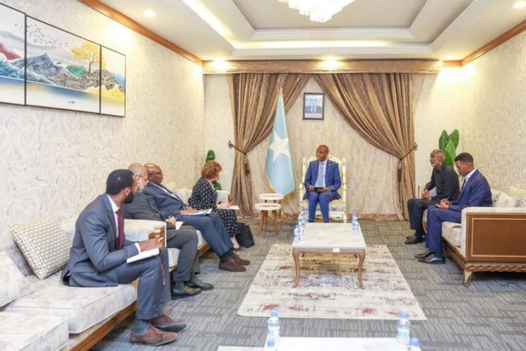 Ra’iisulwasaaraha XFS oo kulan saagootin ah kula qaatay xafiiskiisa Wakiilka gaarka ah ee xoghayaha QM u qaabilsanayd Soomaaliya
