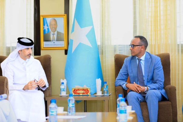 Guddoomiyaha Hay’adda SoDMA oo kulan la qaatay Safiirka Dowladda Qatar u jooga Soomaaliya