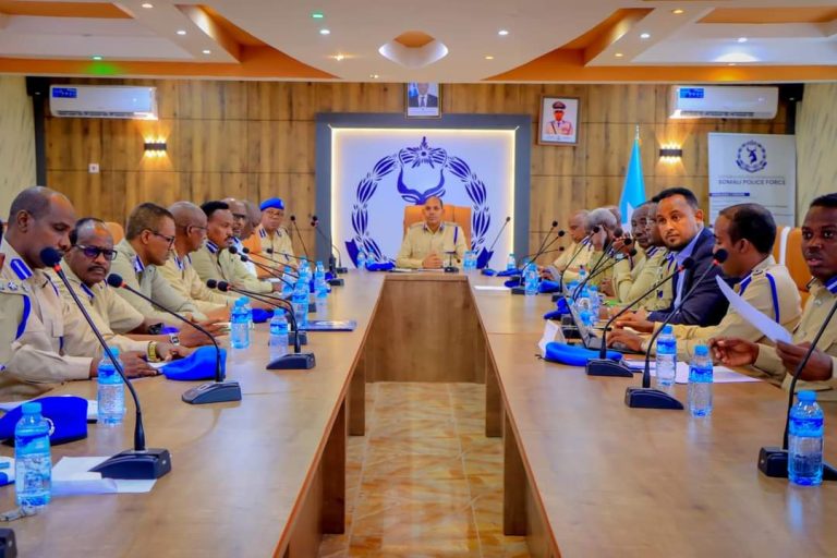 Taliyaha Ciidanka Boliiska Soomaaliyeed oo kulan la qaatay hoggaanada Ciidanka Booliiska 