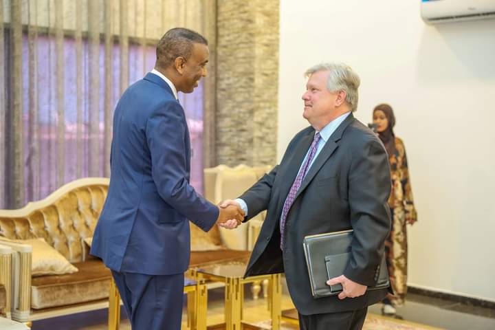 Ra’iisulwasaare Xamse oo la kulmay safiirka cusub ee Maraykanka u fadhin doona Soomaaliya