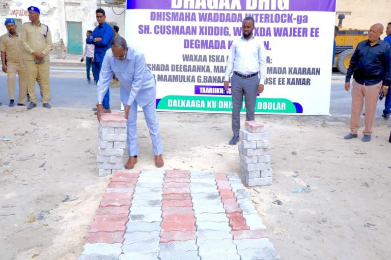 Duqa Muqdisho oo dhagax dhigay waddo interlock ah 