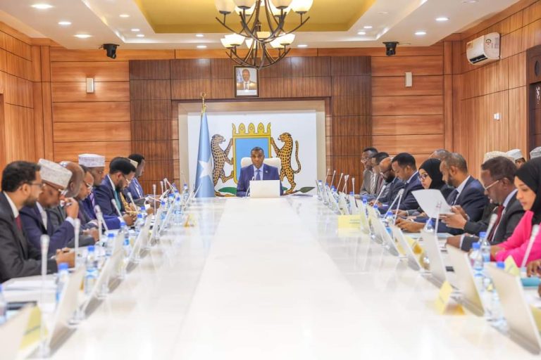 Golaha Wasiirrada oo dhageestay Warbixin ku saabsan Amniga guud ee dalka “SAWIRRO”