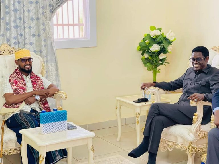 Wasiirka Amniga Gudaha oo kulan hordhac ah la qaatay Ugaas Maxamed iyo Dadka deegaanka