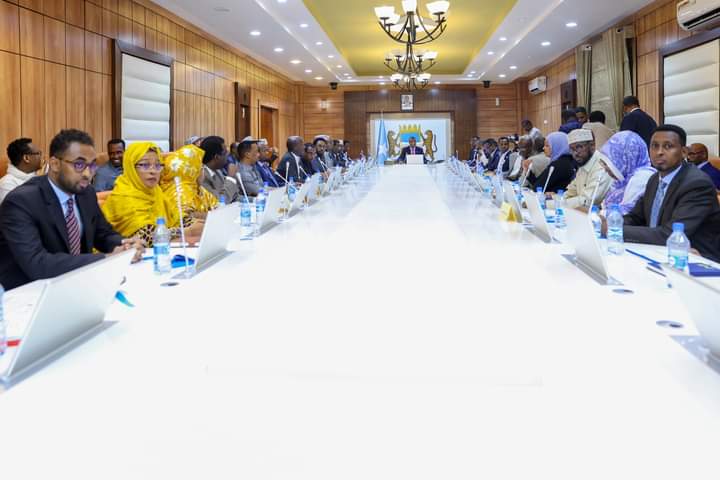 Golaha Wasiiradda XFS oo ansixiyay Hindisaha Xeerka Dhismaha Guddiga Madaxa Bannaan ee Doorashooyinka Qaranka