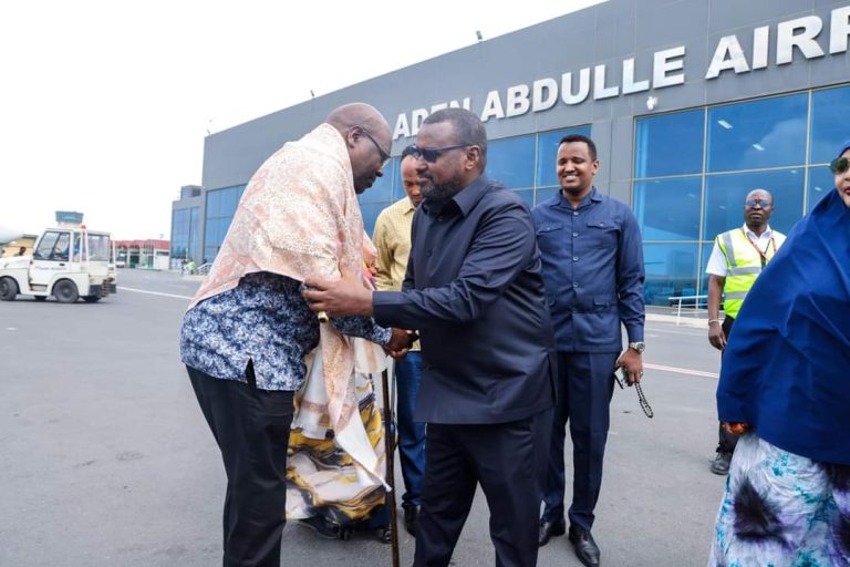 Guddomiye Abshirow oo Sagootiyey guddoomiyaha Baarlamaanka Urur gobaleedka bulshada Bariga Afrika