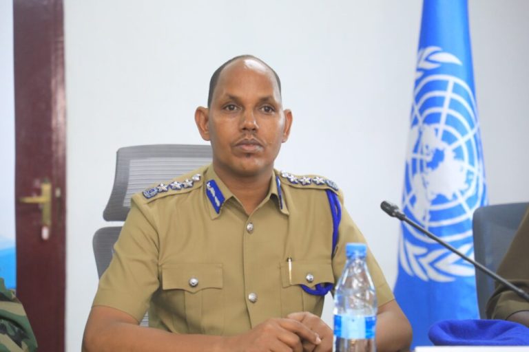 Taliyaasha Booliska iyo Militariga oo ka qeybgalay furitaanka tababar ku saabsan Isgaarsiinta