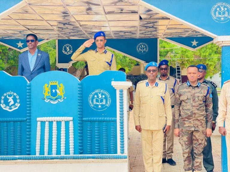 Wasiirka Amniga Gudaha oo tababar u soo xiray cutubyo ka mid ah Ciidanka Booliska
