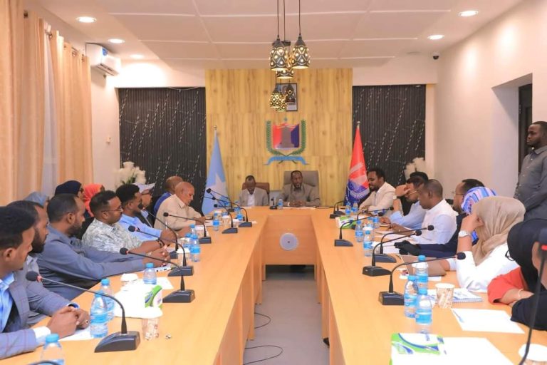 Duqa Muqdisho oo shir guddoomiyay kulan looga hadlay Waxbarashada da’ayarta Soomaaliyeed