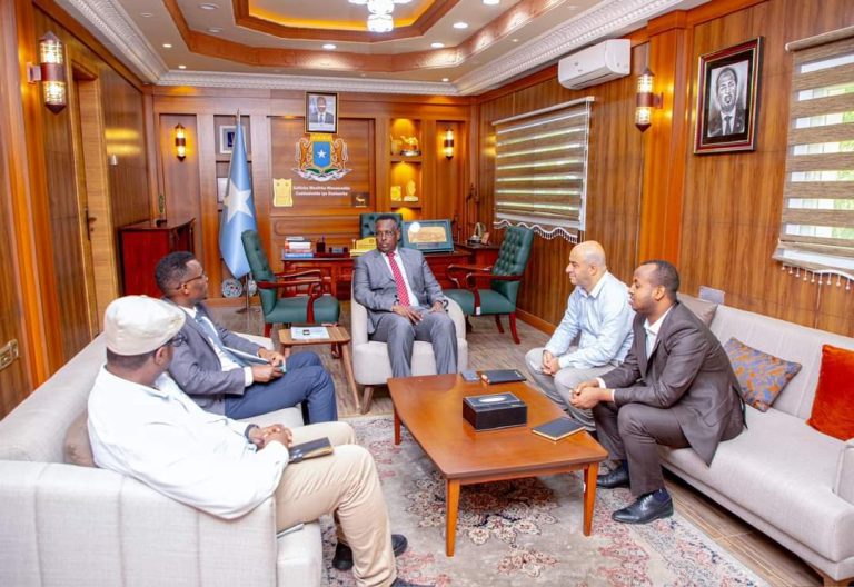 Wasiirka Cadaaladda Soomaaliya oo kulan la qaatay Madaxa Bangiga Ziraat Faraca Soomaaliya 