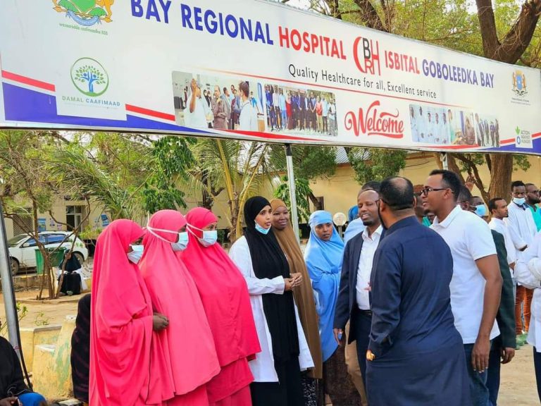 Wasiirka Caafimaadka Soomaaliya oo Booqday  Xarumaha Caafimaad ee ka jiro Baydhabo 