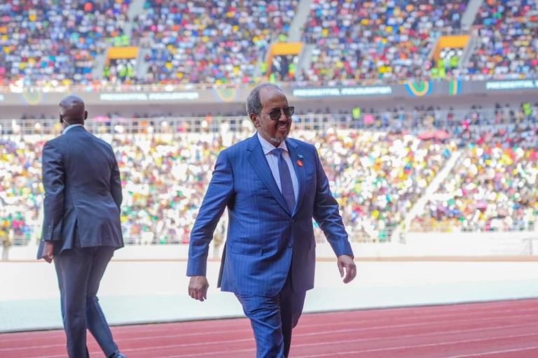 Madaxweyne Xasan Sheekh oo ka qeygalaya caleema-saarka Madaxweynaha Rwanda