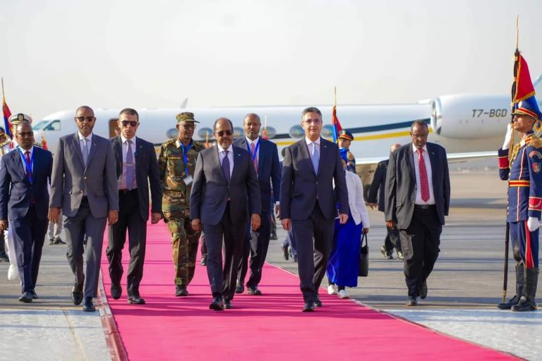 Madaxweyne Xasan Sheekh Oo booqasho rasmi ah ku gaaray Dalka Masar