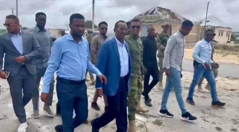Taliyaha NISA oo gaaray goobtii lagu fashiliyay Qaraxyadii ay soo abaabuleen Khawaarijta
