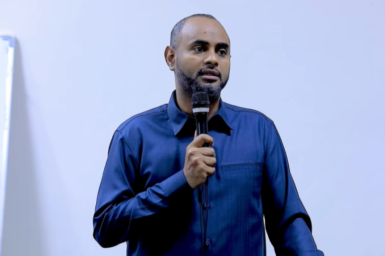 Wasiirka Gashaandhigga “Cadowgeena gudaha iyo dibadaba waa inaan u diyaar garownaa”.