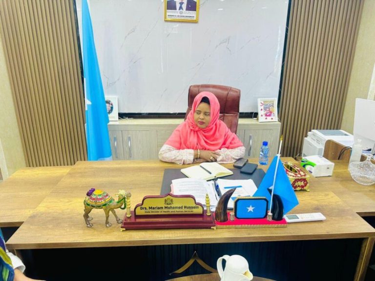 Wasiiru dowlaha Caafimaadka oo kulan la qaadatay xubno ka socda WHO