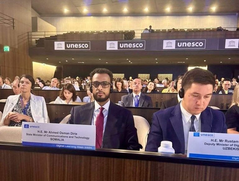 Wasiir Dowlaha Isgaarsiinta oo ka qeygalay shir looga hadlaayo Dhijitaalka oo ka dhacaya Paris 