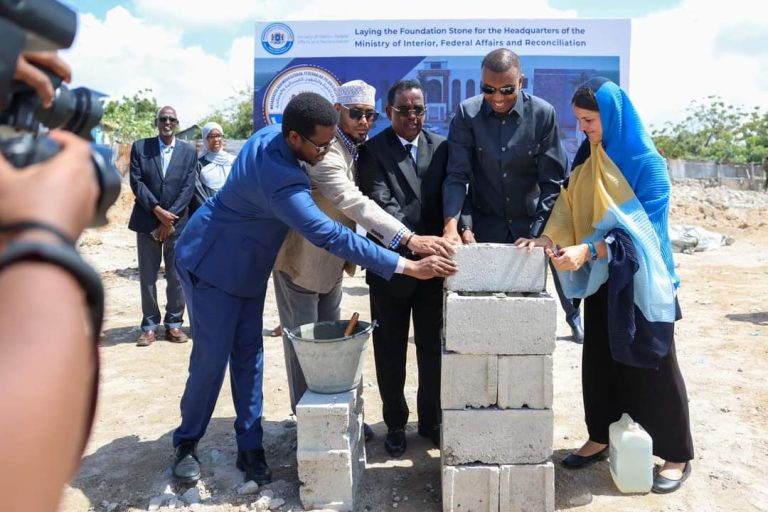 Ra’iisul Wasaare Xamse oo dhagax dhigay xarunta Wasaaradda Arrimaha Gudaha