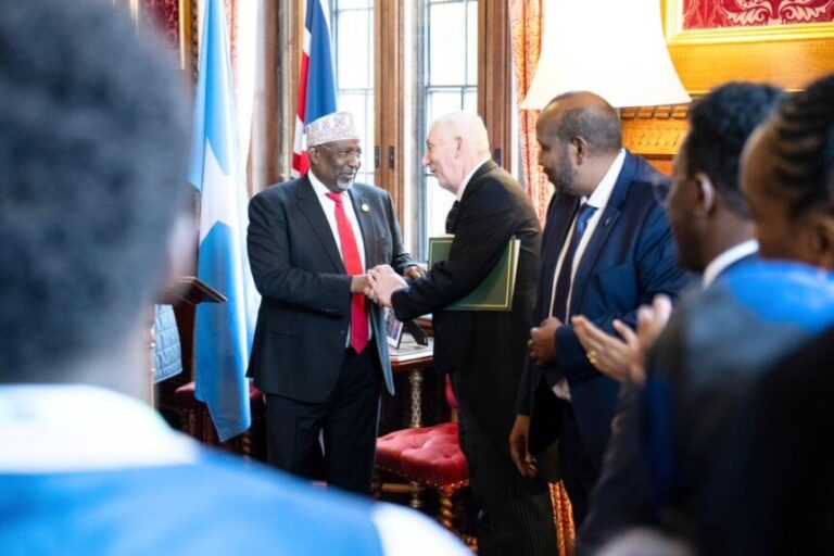 Guddoomiyaha Golaha Shacabka oo kulan la yeeshay Guddoomiyaha Baarlamaanka Ingiriiska