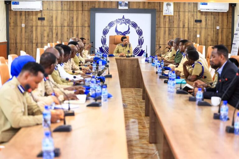 Taliyaha Ciidanka Boliiska Soomaaliyeed oo warbixinno ka dhageestay Saraakiisha CBS