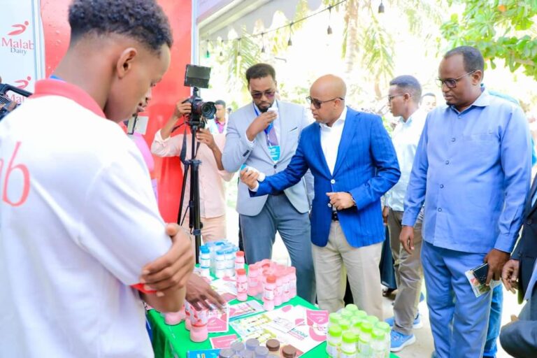 ku-Simaha duqa Muqdisho oo furay Bandhigga Carwada Warshadaha Soomaaliyeed