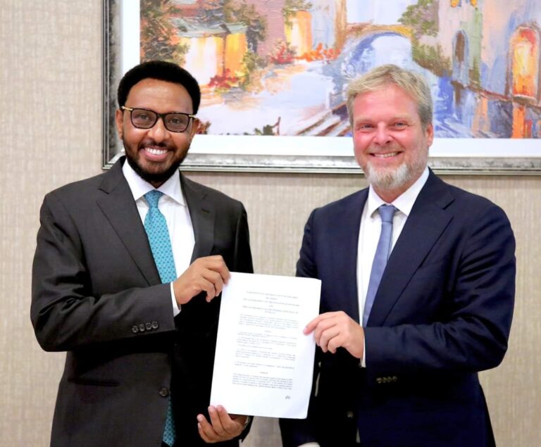 Soomaaliya oo heshiis deyn cafin ah la saxiixatay dowladda Denmark 