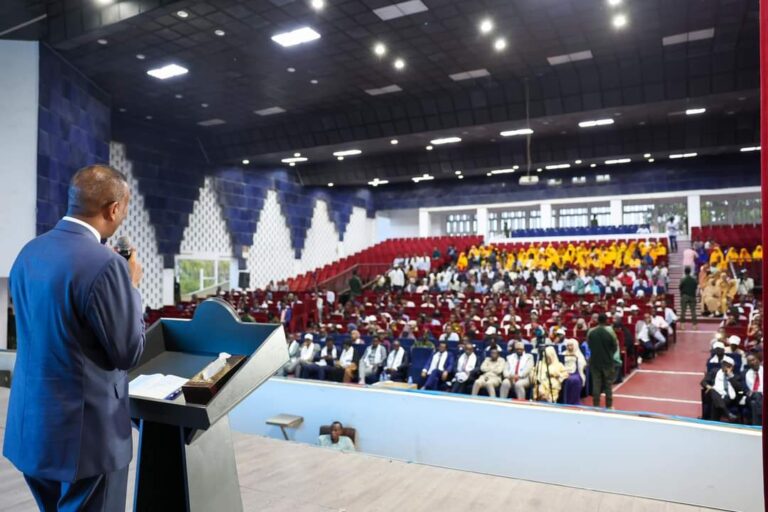 Ra’iisul Wasaare Xamse ” Macalinku waa halgamaaga naftiisa iyo Ubadka Soomaaliyeed”.