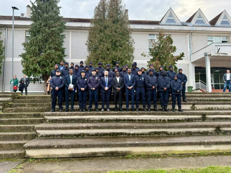 Wasiirka Amniga Gudaha oo Tababar ugu soo xiray Saraakiil Soomaaliyeed dalka Serbia