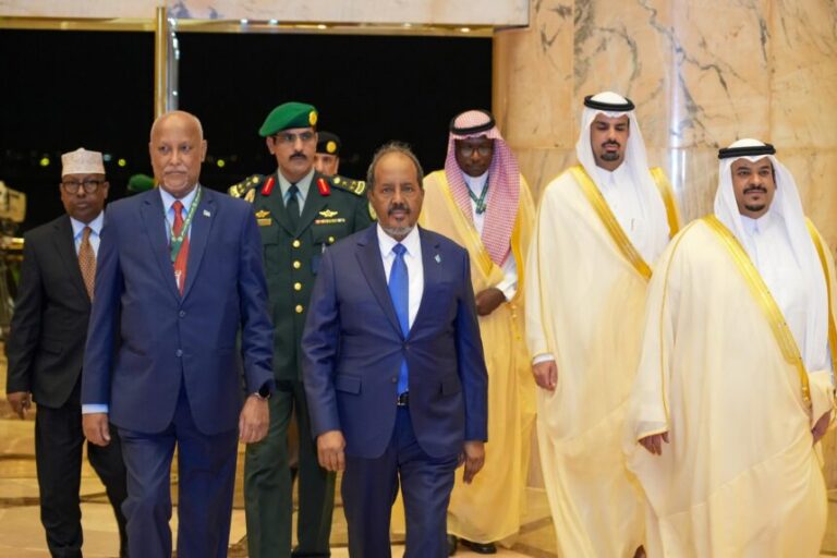 Madaxweynaha JFS oo ka qeybgalaya shir madaxeedka dalalka Islaamka