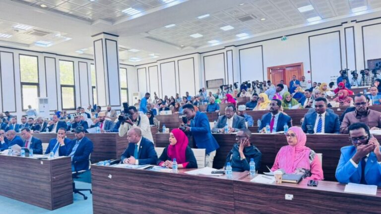 Xildhibaannada labada Gole oo leh Akhrinta 2-aad ee Guddiga Madaxabannaan ee Doorashooyinka