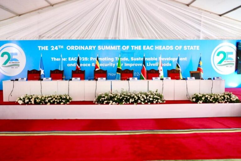 Madaxweynaha Soomaaliya iyo Wafdi uu hoggaaminayo oo ka qayb galay shirka EAC