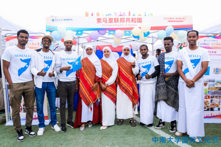 Arday Soomaaliyeed oo Bandhig dhaqameed uga qeyb shay Jaamacad ku taalo dalka Shiinaha