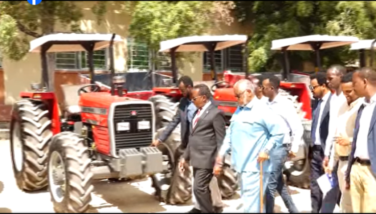 Wasiirka Beeraha XFS oo soo bandhigtay Cagaf-cagafyo loogu talagalay Beeralayda Soomaaliyeed