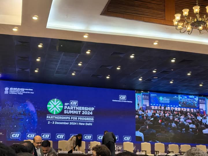 Masuuliyiin ka tirsan Safaarada Soomaliya ee hindiya oo ka qayb galay shir Caalaami ah