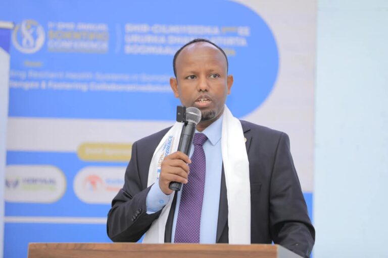 Wasiirka Caafimaadka XFS oo furay Shir-Cilmiyeedka Ururka Dhakhaatiirta Soomaaliyeed