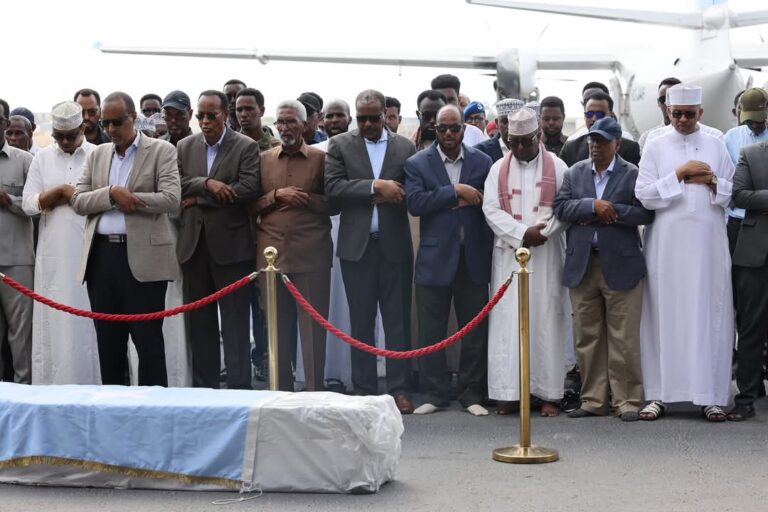 Xubnaha labada Aqal ee BJFS oo ka qeygalay aaska Marxuum Senator Maxamed Cali (Gaagaab) 