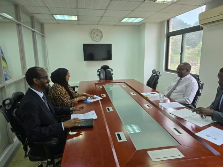 Danjiraha JFS ee Uganda oo kulan la qaadatay Xoghayaha Joogtada Wasaaradda Arrimaha Dibadda dalkaasi