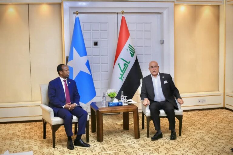 Wasiirka Caafimaadka XFS oo kulan la qaatay dhiggiisa dalka Ciraaq 