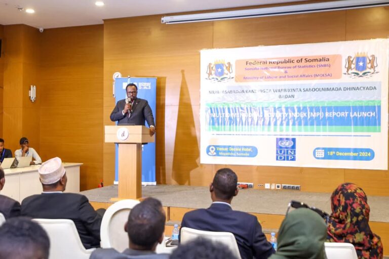 Saalax Axmed Jaamac oo ka qeybgalay soo bandhigada warbixinta heerka Saboolnimada