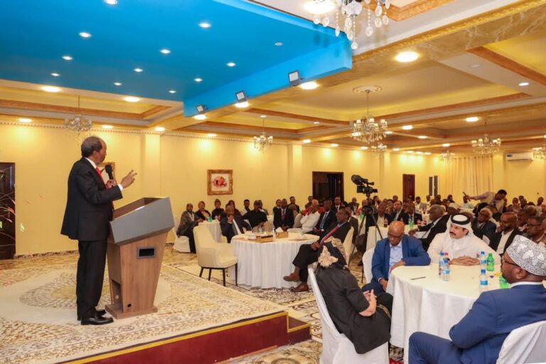 Madaxweynaha JFS oo casho u sameeyay  Aqoonyahannada joogay Shirweynaha 15aad ee daraasaadka