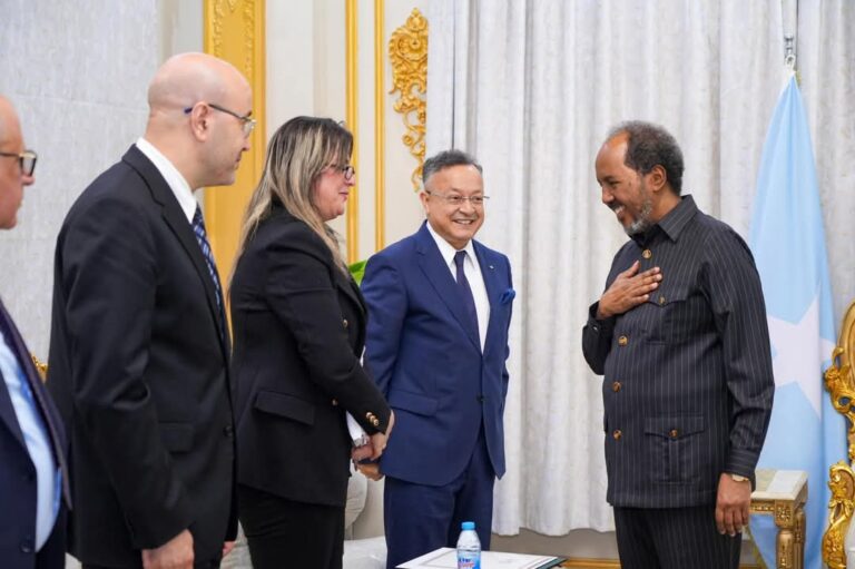 Madaxweyne Xasan Sheekh oo qaabbilay wafdi sare oo ka socday dowladda Algeria