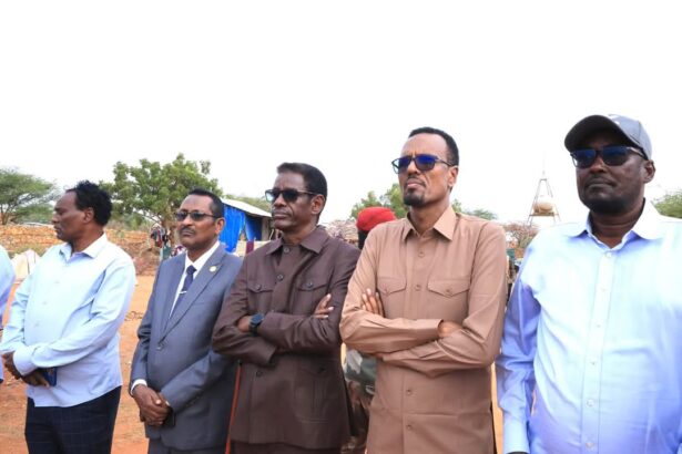 Wasiirka Amniga XFS iyo mas’uuliyiin kale oo kormeerey dugsiga tababarka Ciidamada ee degmada Garbahaarey