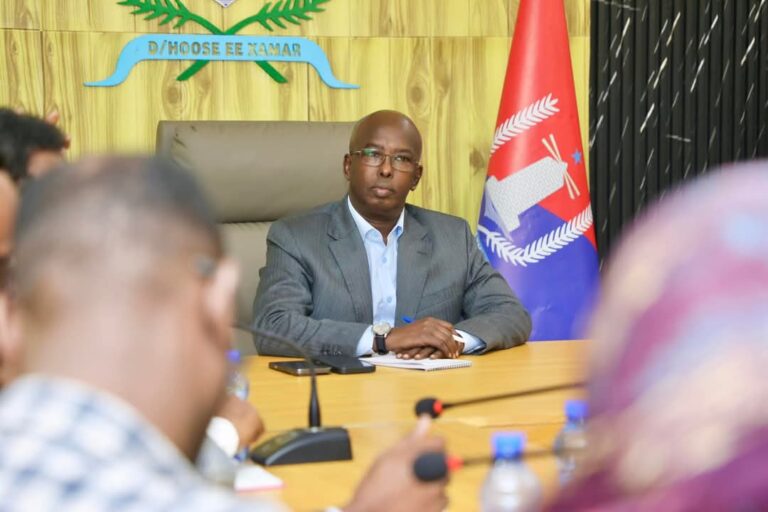 Duqa Muqdisho oo shir guddoomiyay kulan looga hadlaayo horumarinta Caasimadda