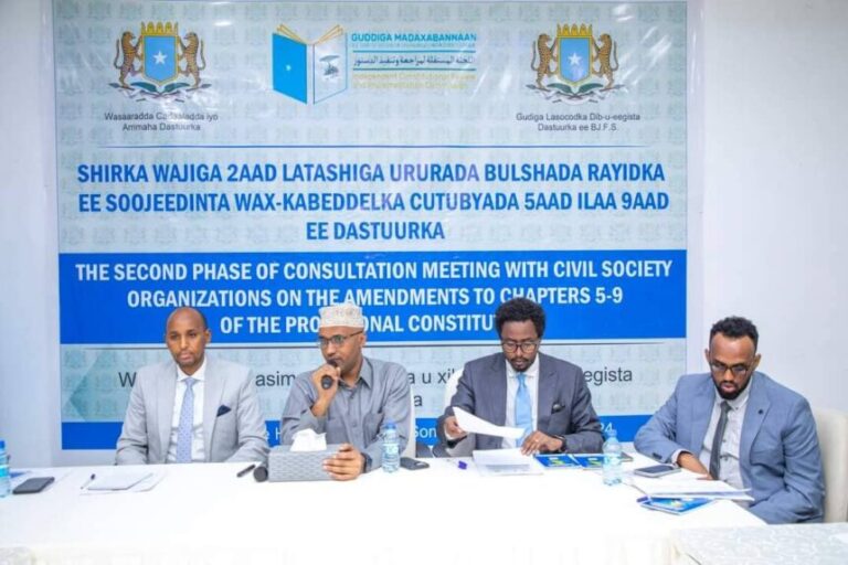 Shir looga hadlayo dhamaystirka Dastuurka oo ka furmay Muqdisho