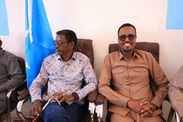 Wafdiga uu hoggaaminayo Wasiirka Amniga oo kulan la qaatay odayaasha dhaqanka degmada Garbahaarey ee Gobolka Gado