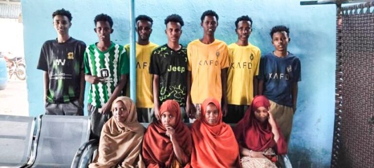 Dhallinyaro Soomaaliyeed oo tahriib ahaa oo laga sii daayay Suudaan