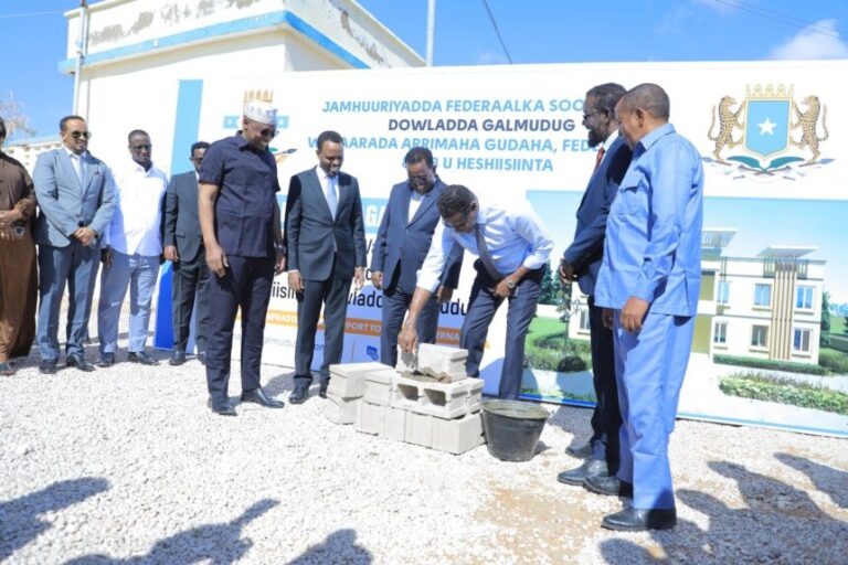 Madaxweynaha Galmudug oo dhagax dhigay Xarunta Wasaaradda Arrimaha Gudaha Galmudug