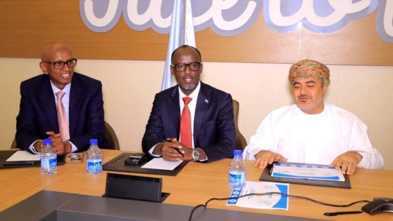 Wasiirka Dekedaha oo qaabilay wafdi uu hoggaaminayo Wasiirka Gaadiidka, Dekedaha iyo Tiknoolijiyadda Dowladda Cumaan