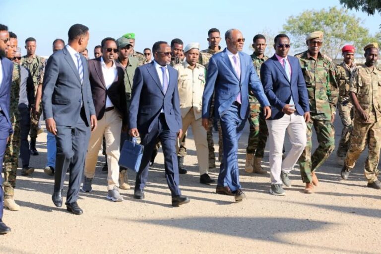 laftagareen oo kormeeray dhismaha Cusub Terminaalka ee Garoonka Baydhabo