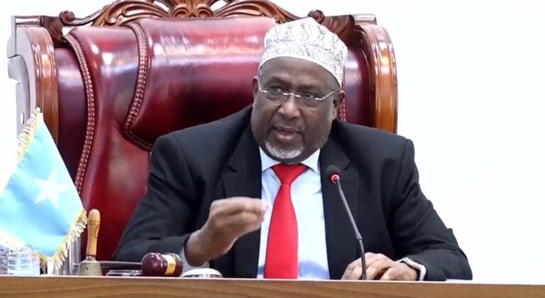 Aaddan Madoobe ” Waxa aan gacanta ku heynaa mooshin,iyo Ajandayaal kale”.