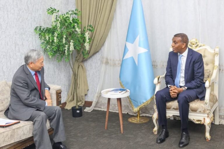 Ra’iisul Wasaare Xamsa oo xafiiskiisa ku qaabilay Madaxa Bangiga Adduunka ee Soomaaliya